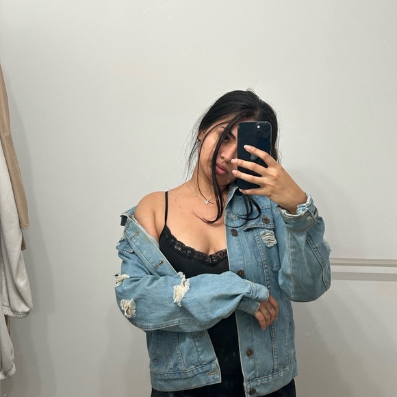 Distressed vintage oversized jean jacket - Picture 6 of 6